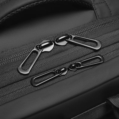 COMPACT – Crna 8